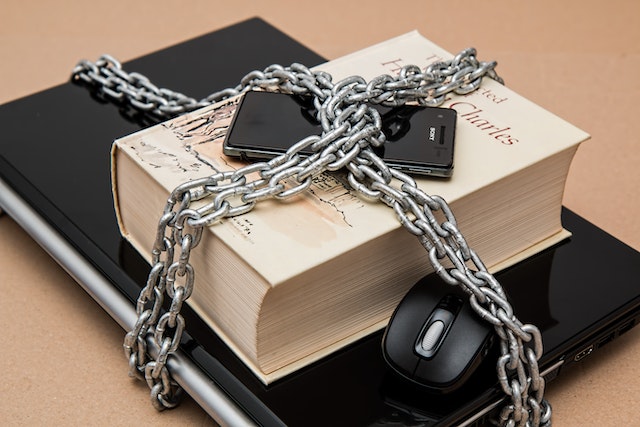 Image of locked and chained books representing limiting beliefs and negative thought patterns.
